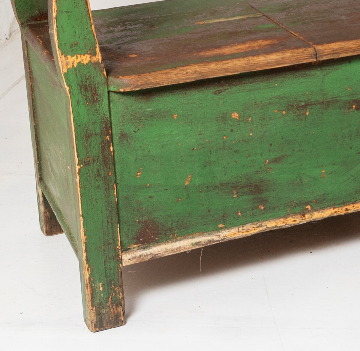 An Early European Box Settle Farmhouse Bench with Storage - Image 8