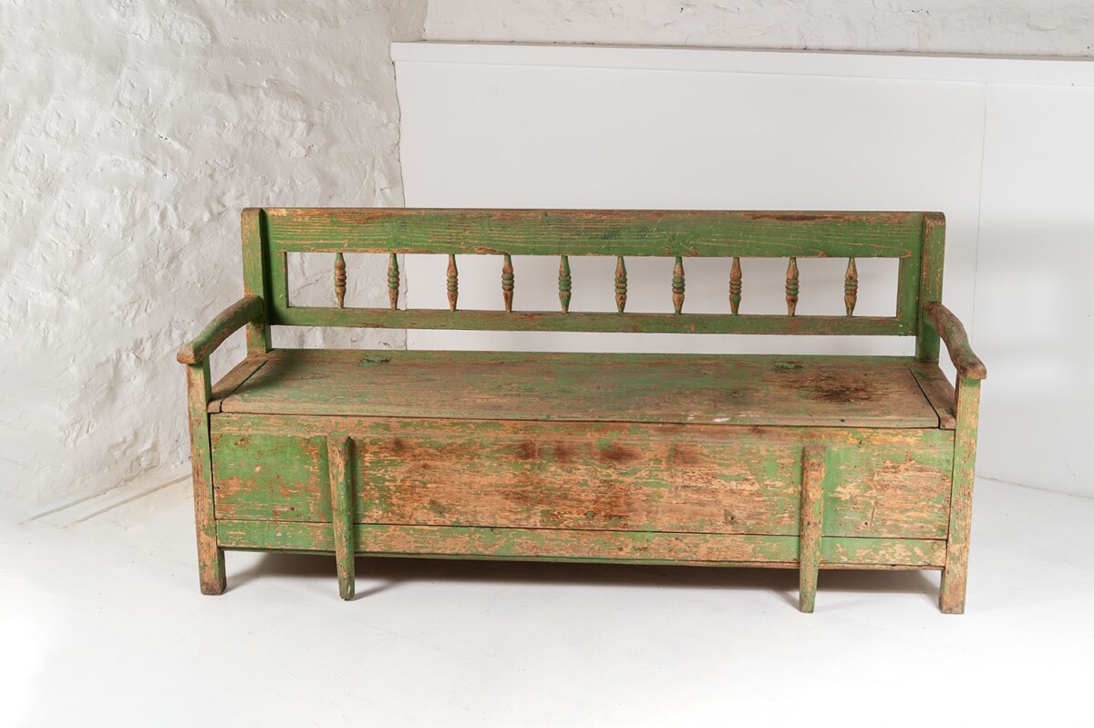 Primitive Vernacular Box Settle Farmhouse Bench with Storage - Image 9