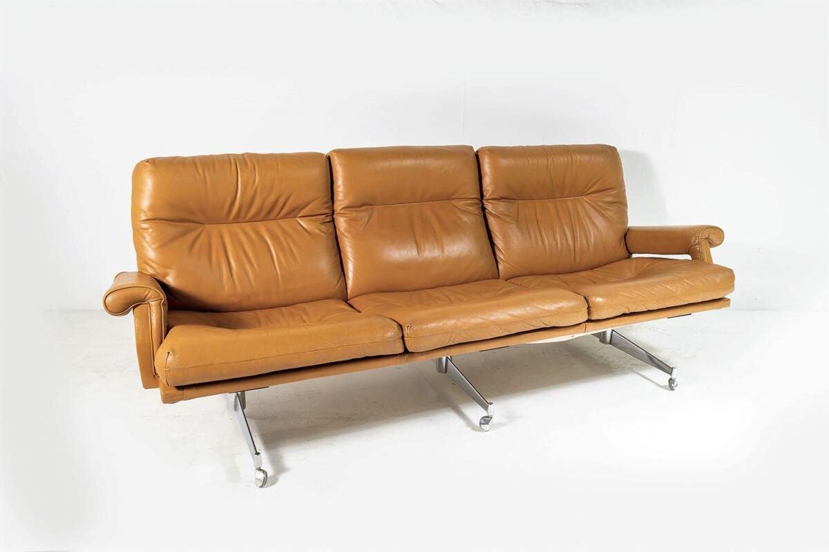 Exceptional 1960s Mid Century Howard Keith Tan Leather Three Seater Sofa on Chrome Base | 3 Person - Image 3