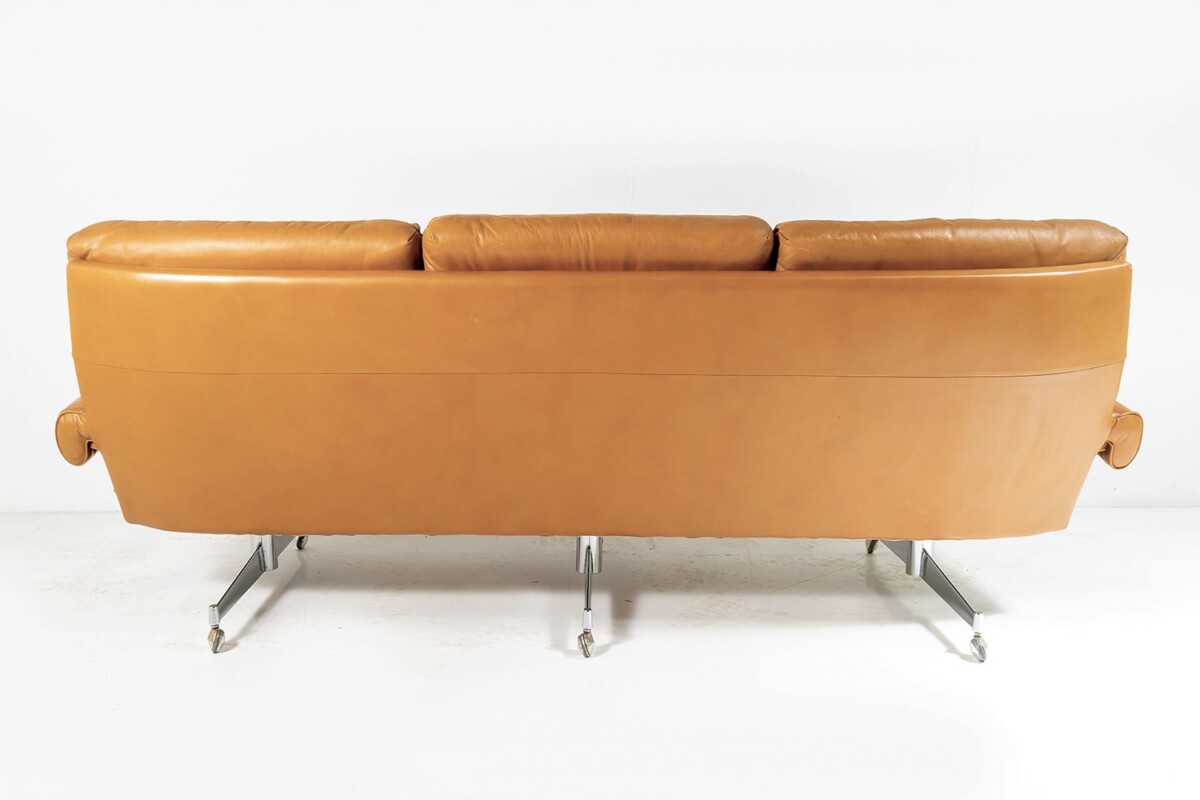 Exceptional 1960s Mid Century Howard Keith Tan Leather Three Seater Sofa on Chrome Base | 3 Person - Image 16