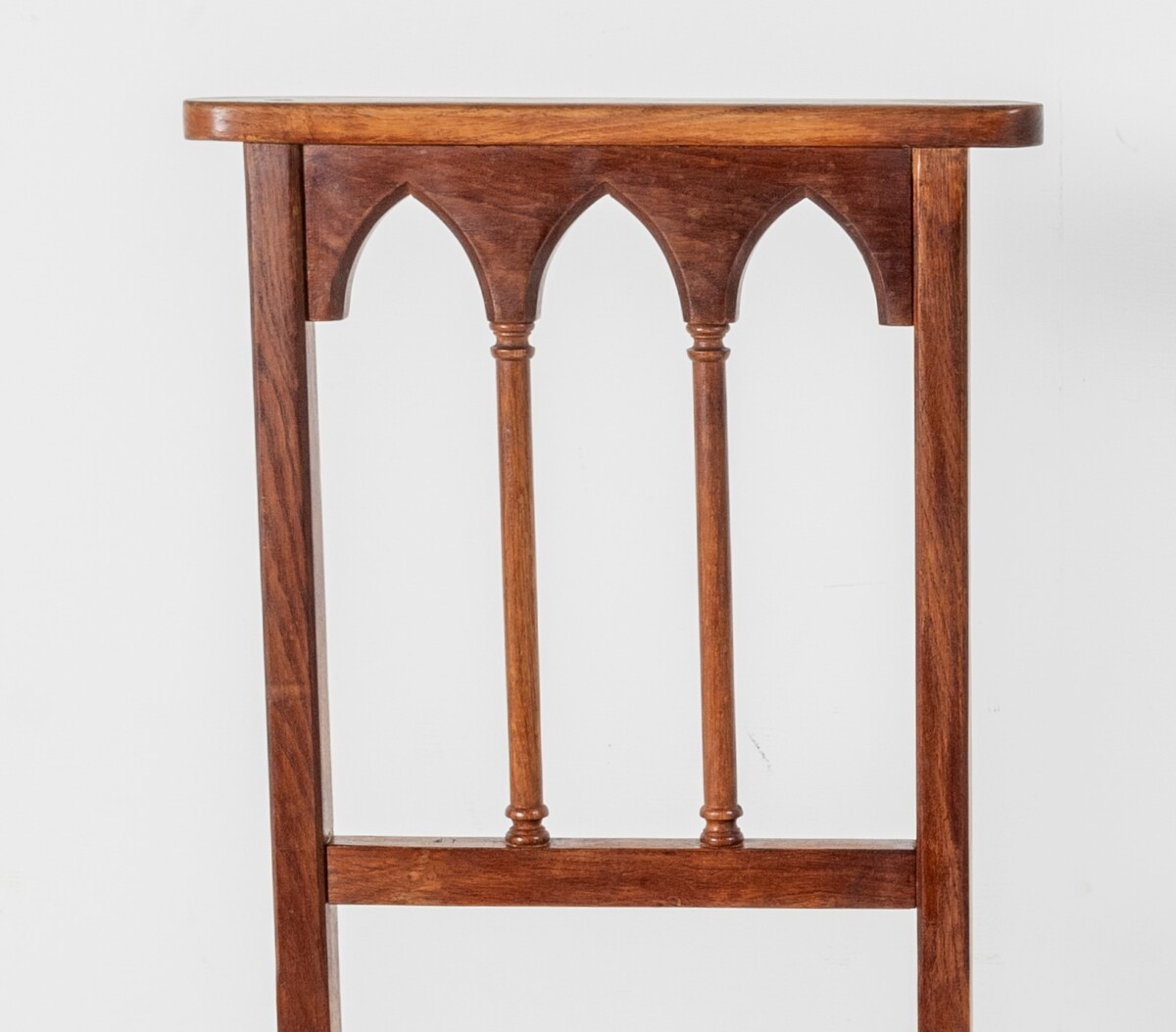 A pair of 19th Century Gothic Ecclesiastical Hall Chairs in Oak | Arts and Craft movement - Image 14