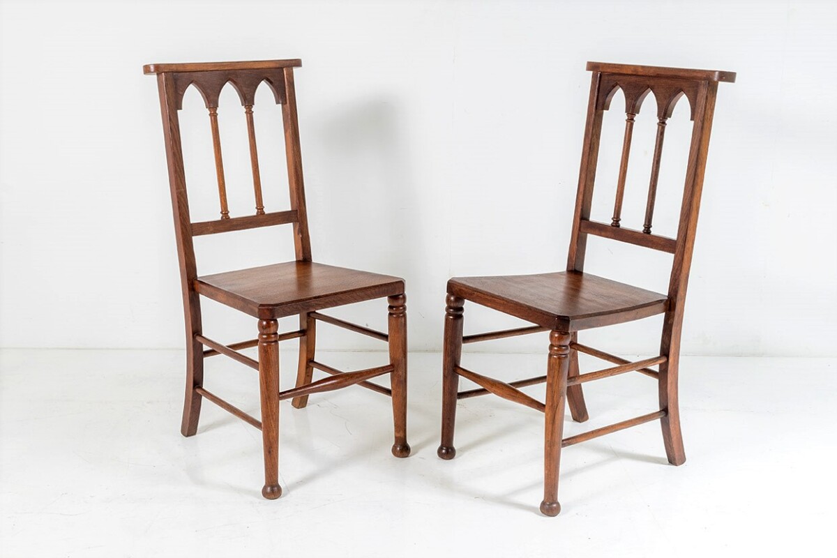 A pair of 19th Century Gothic Ecclesiastical Hall Chairs in Oak | Arts and Craft movement - Image 9