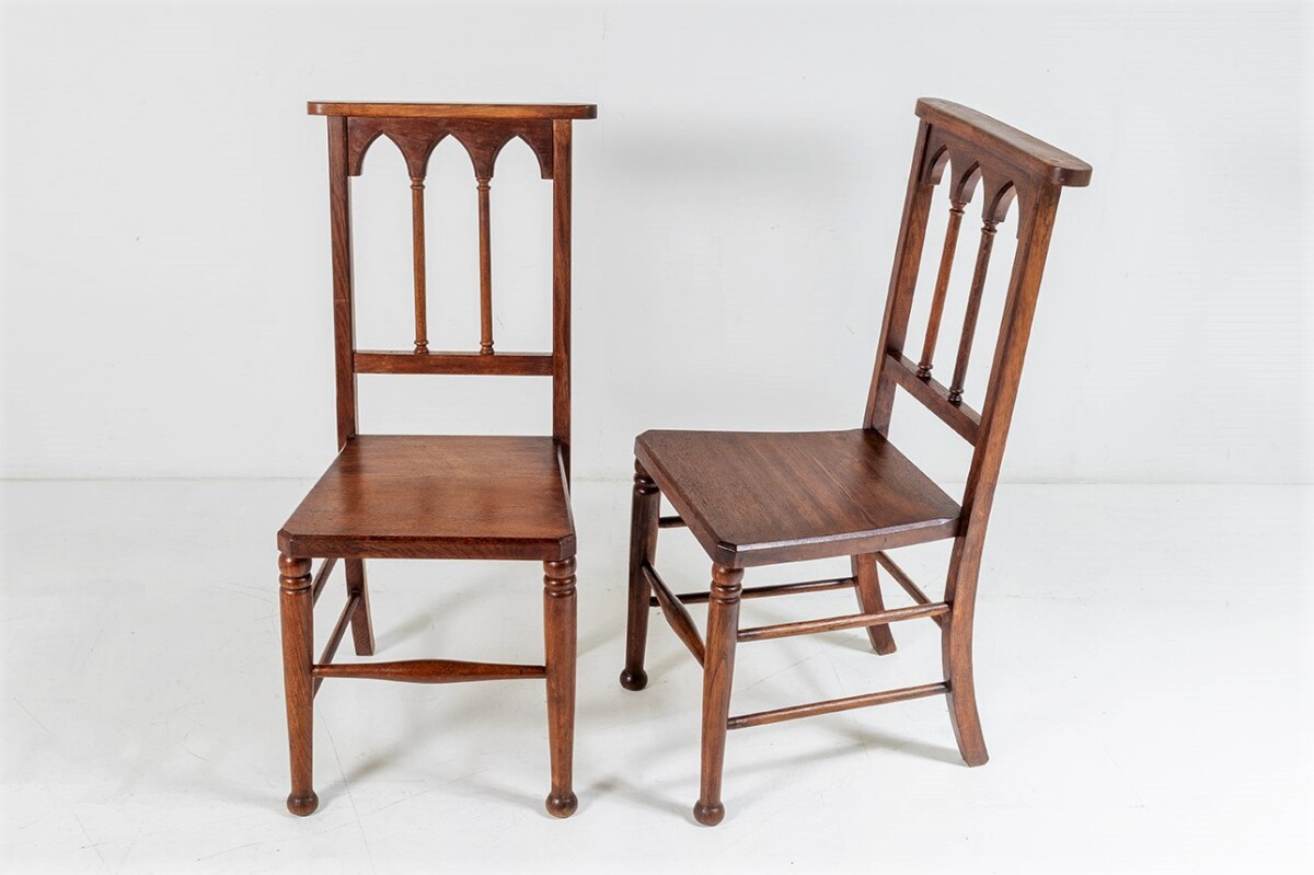 A pair of 19th Century Gothic Ecclesiastical Hall Chairs in Oak | Arts and Craft movement - Image 11