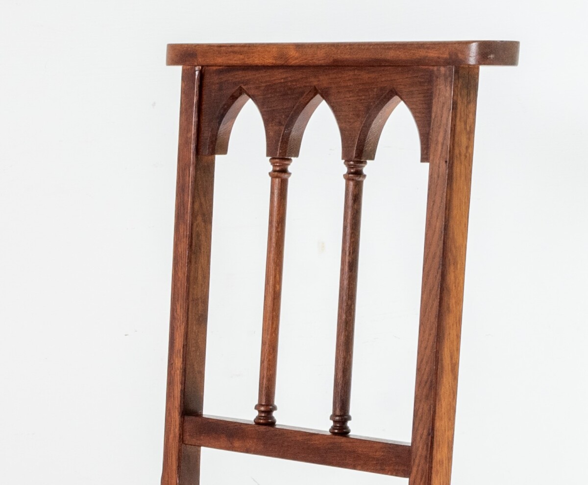 A pair of 19th Century Gothic Ecclesiastical Hall Chairs in Oak | Arts and Craft movement - Image 5