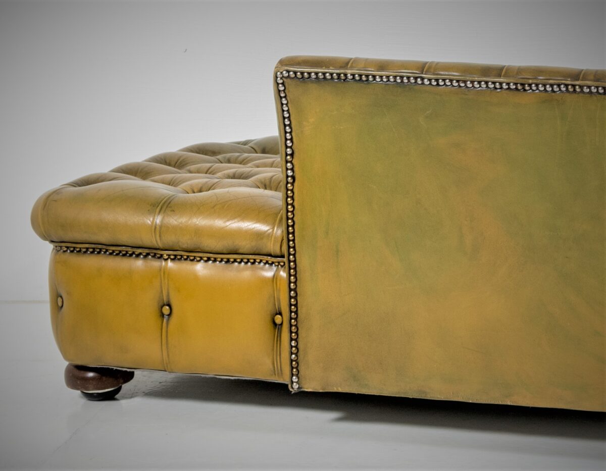 A wonderful Victorian Green Leather Chesterfield Deep Button high back Daybed Chaise - Image 7