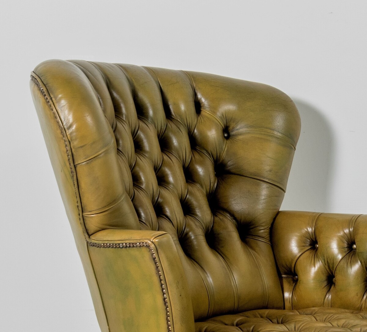 A wonderful Victorian Green Leather Chesterfield Deep Button high back Daybed Chaise - Image 11