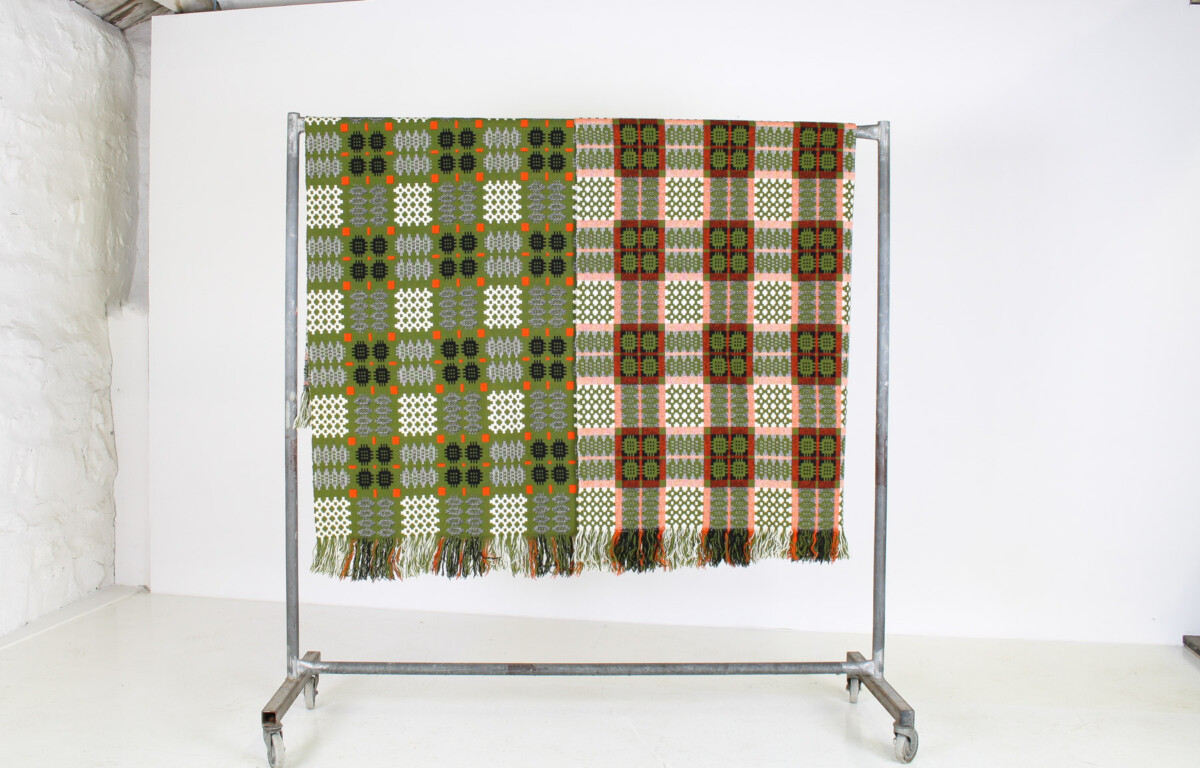 1960s Vintage Pure Welsh Wool Tapestry Blanket - Warm Green and Reds - Image 5