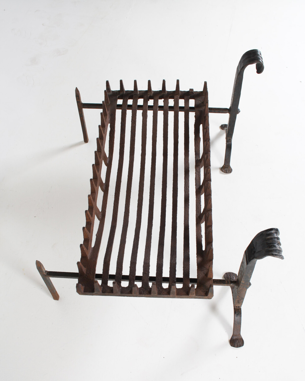 A large 3ft Cast Iron Fireplace Basket with Blacksmith made Forged Fire Dogs - Image 6