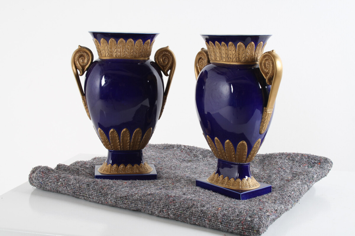 A Pair of Large Vintage 1980s Rococo Regency Vases By Agostinelli Italy for Harrods. - Image 2