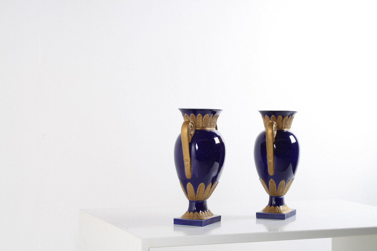 A Pair of Large Vintage 1980s Rococo Regency Vases By Agostinelli Italy for Harrods. - Image 5