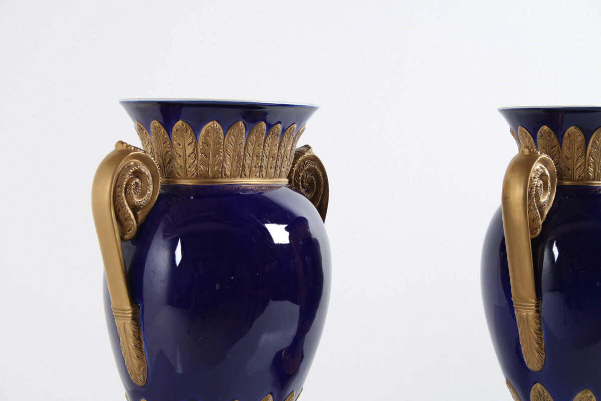 A Pair of Large Vintage 1980s Rococo Regency Vases By Agostinelli Italy for Harrods. - Image 7