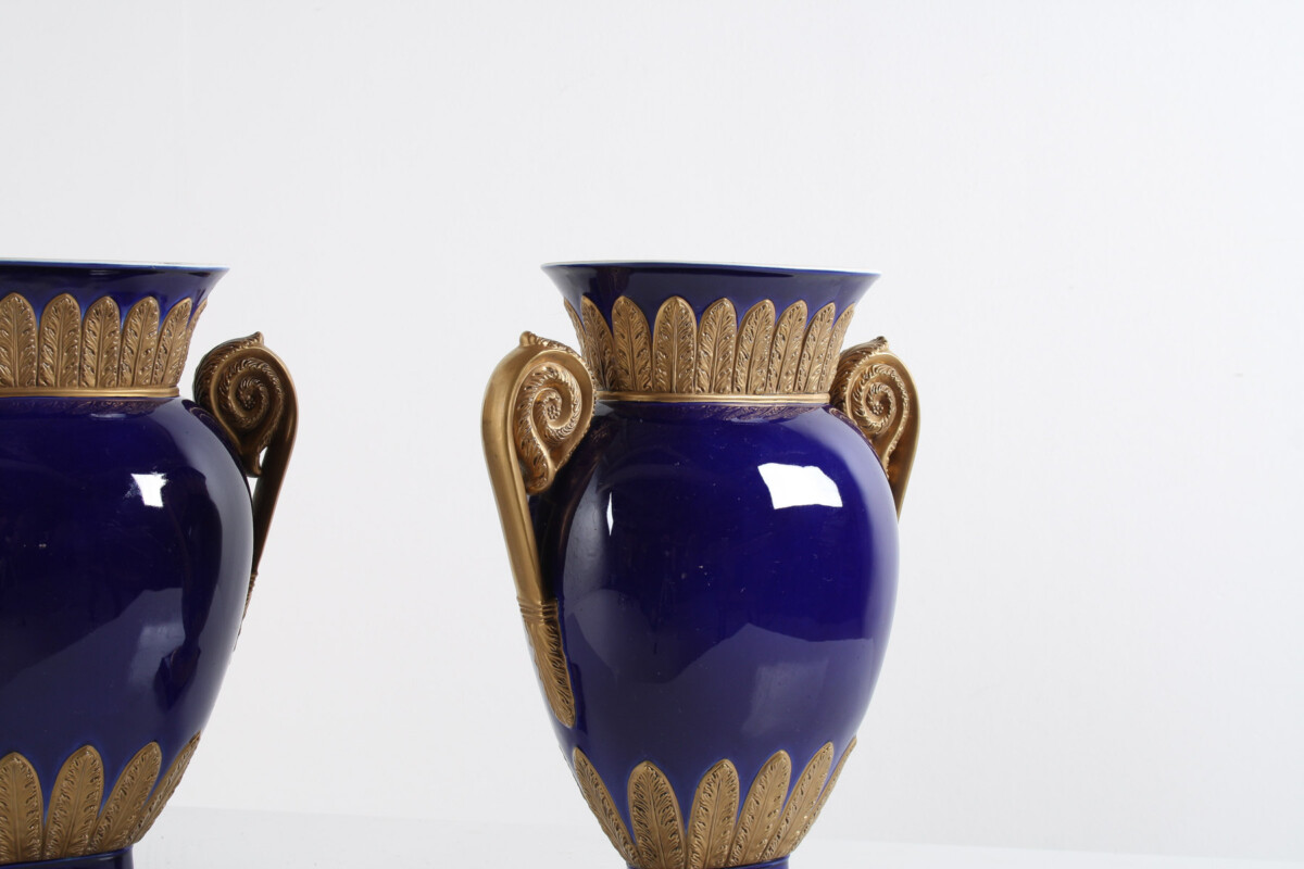 A Pair of Large Vintage 1980s Rococo Regency Vases By Agostinelli Italy for Harrods. - Image 8