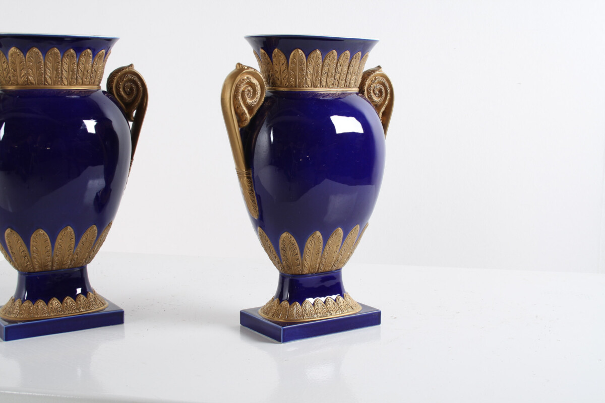 A Pair of Large Vintage 1980s Rococo Regency Vases By Agostinelli Italy for Harrods. - Image 10