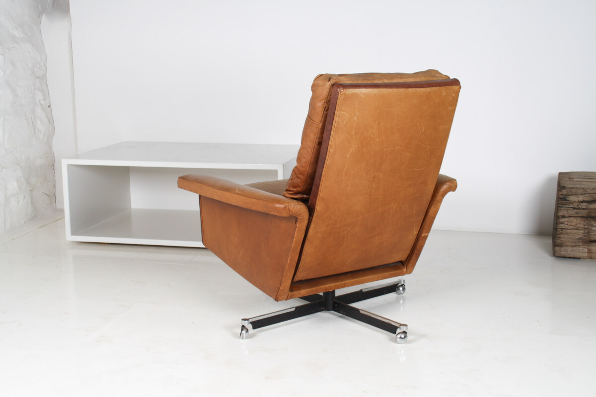 A Stylish1970s Mid-Century Tan Leather Full Recliner Swivel Chair - Image 3