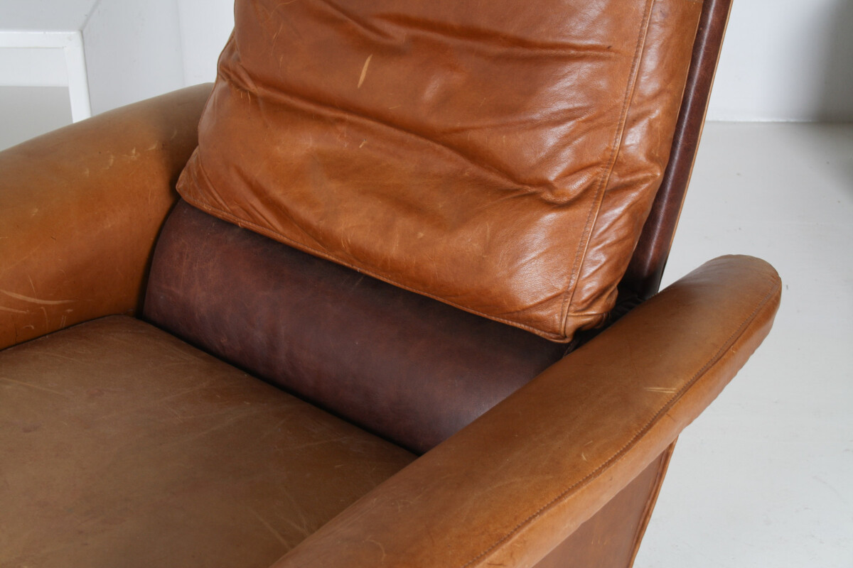 A Stylish1970s Mid-Century Tan Leather Full Recliner Swivel Chair - Image 15