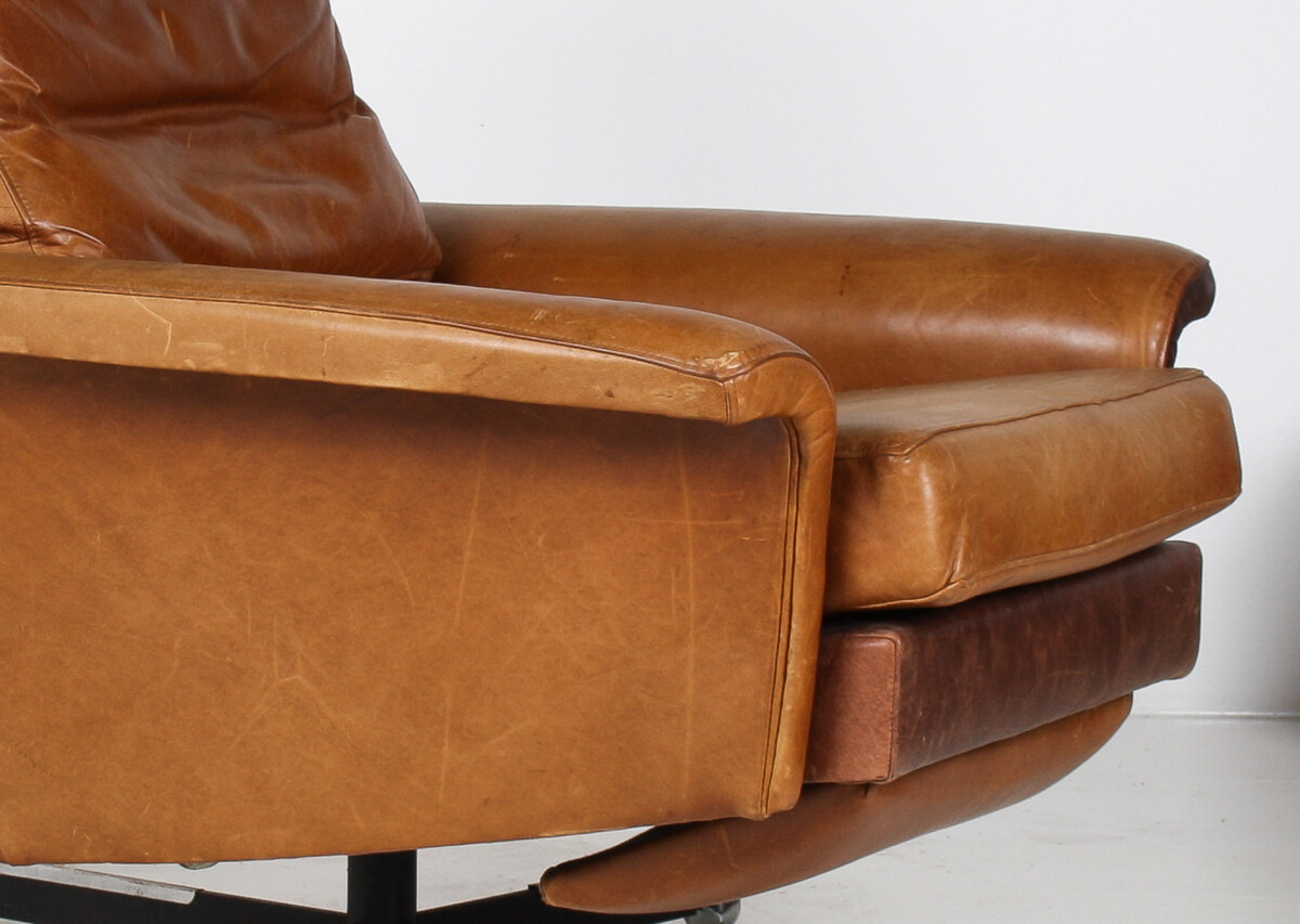 A Stylish1970s Mid-Century Tan Leather Full Recliner Swivel Chair - Image 12